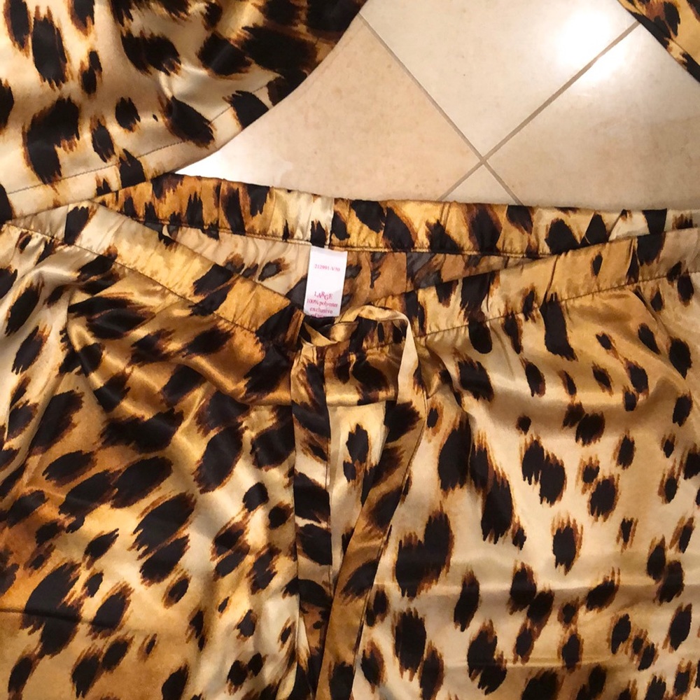 Victoria’s Secret silk feel Leopard print Pajama - Picture 4 of 11